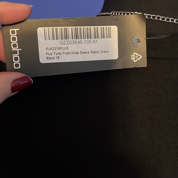 Boohoo Plus Twist Front Wide Sleeve Skater Dress - Picture 4 of 4